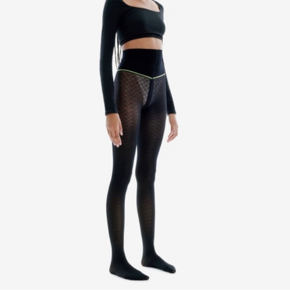 Sheertex modern diamond sheer rip-resist tights size m l